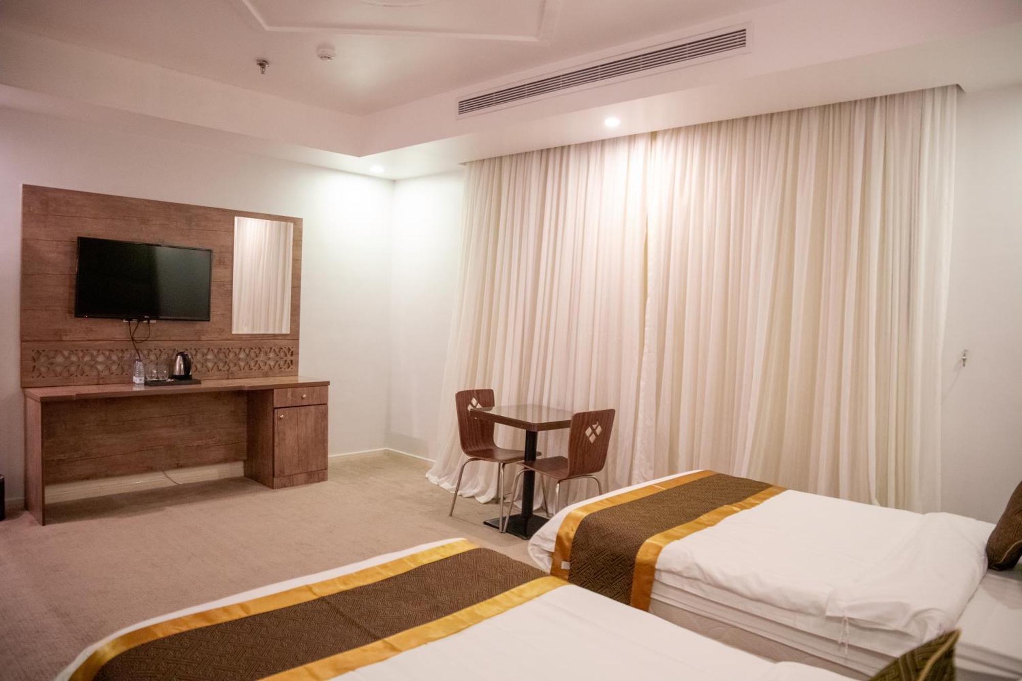 Hotel Areen Al Basateen